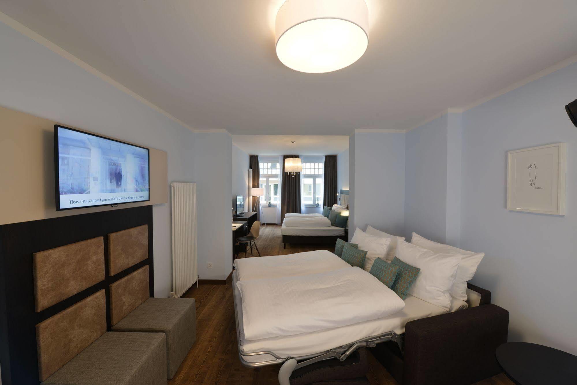 Uhu Gaestehaus Superior Cologne Exterior photo